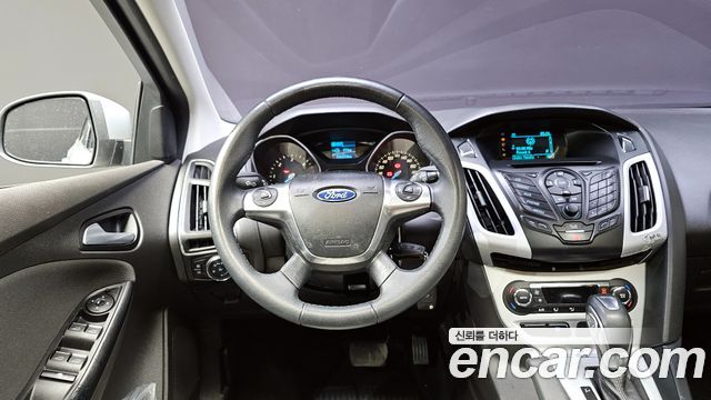 Ford Focus 2014 — photo 12