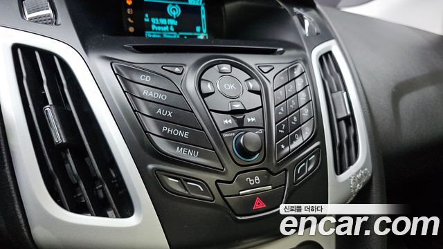 Ford Focus 2014 — photo 16