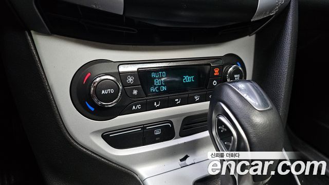 Ford Focus 2014 — photo 17