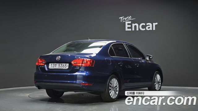 Volkswagen Jetta 2014 — photo 2