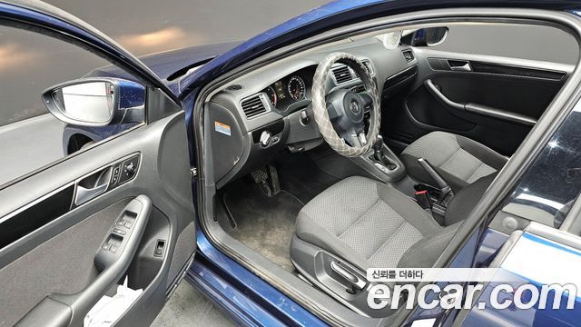 Volkswagen Jetta 2014 — photo 11