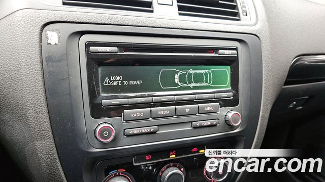 Volkswagen Jetta 2014 — photo 14