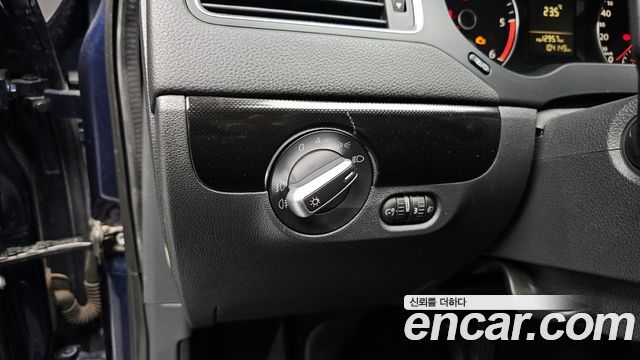 Volkswagen Jetta 2014 — photo 16