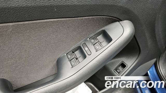Volkswagen Jetta 2014 — photo 17