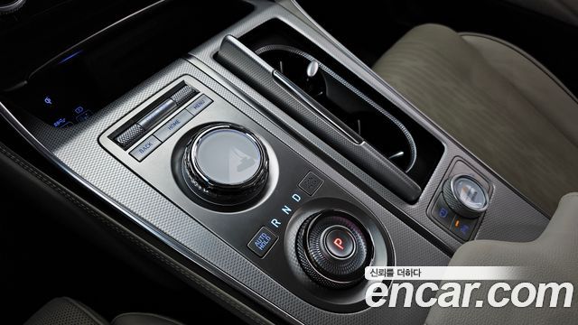 Genesis GV80 2023 — photo 12