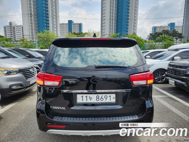 Kia Canival 2016 — photo 4