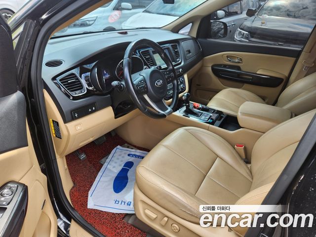 Kia Canival 2016 — photo 10