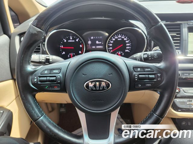 Kia Canival 2016 — photo 11