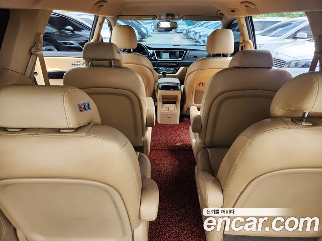 Kia Canival 2016 — photo 17