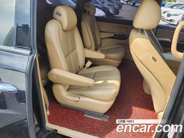 Kia Canival 2016 — photo 18