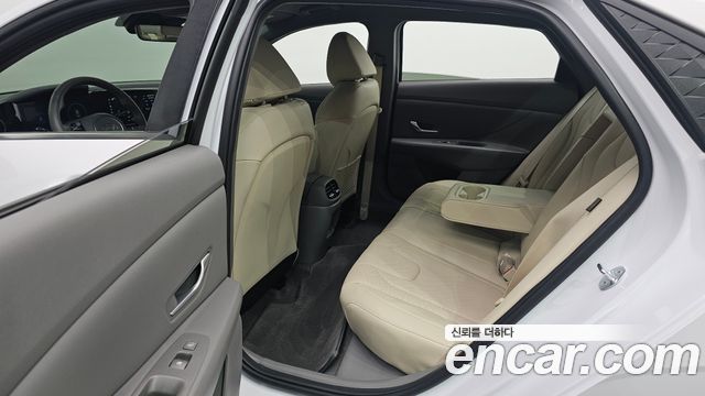 Hyundai AVANTE 2024 — photo 11