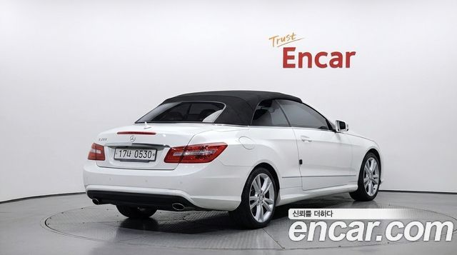 Mercedes-Benz E-Class 2011 — photo 2