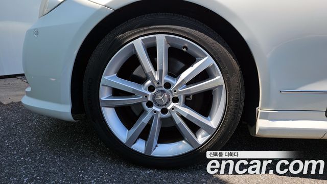 Mercedes-Benz E-Class 2011 — photo 5