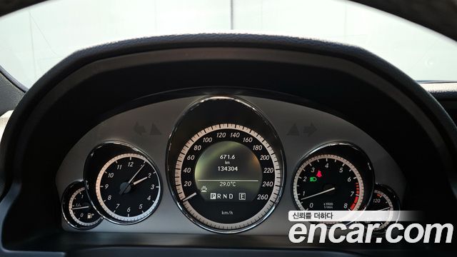 Mercedes-Benz E-Class 2011 — photo 8