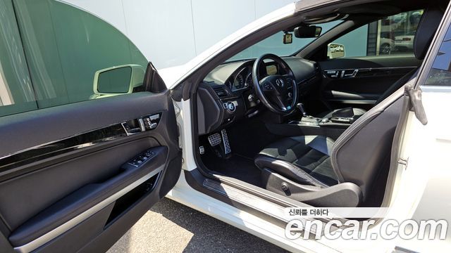 Mercedes-Benz E-Class 2011 — photo 10
