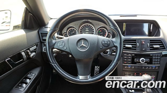 Mercedes-Benz E-Class 2011 — photo 12