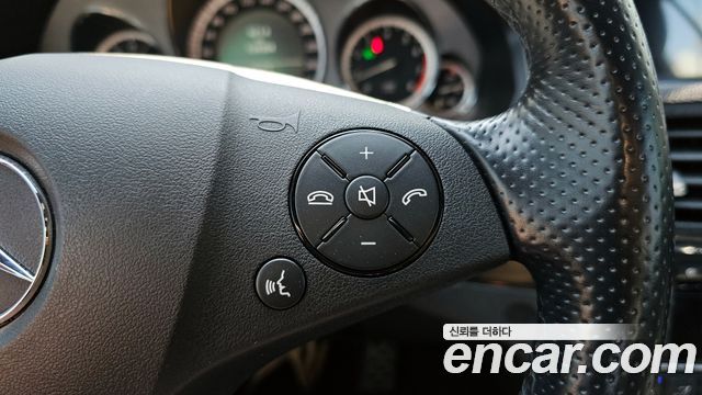 Mercedes-Benz E-Class 2011 — photo 13