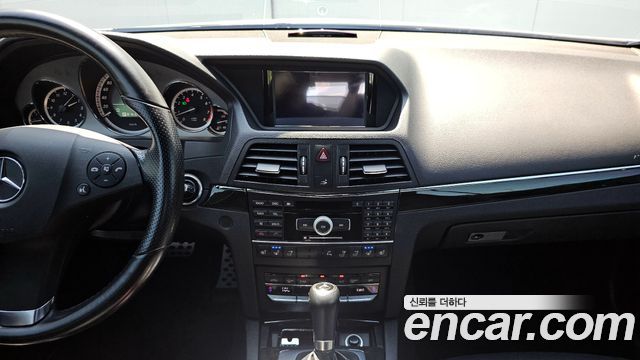 Mercedes-Benz E-Class 2011 — photo 15