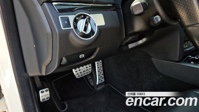 Mercedes-Benz E-Class 2011 — photo 17