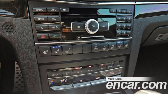 Mercedes-Benz E-Class 2011 — photo 18