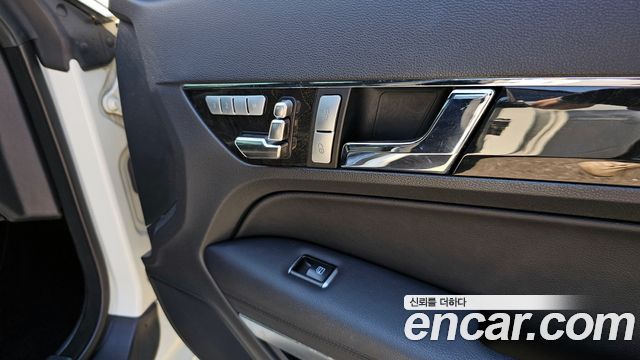 Mercedes-Benz E-Class 2011 — photo 20