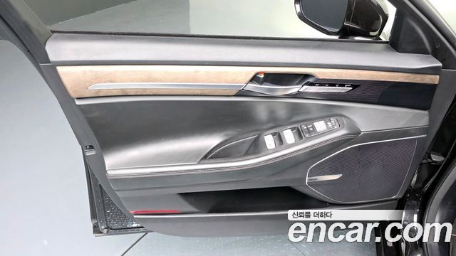 Genesis G90 2019 — photo 14