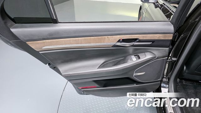 Genesis G90 2019 — photo 15