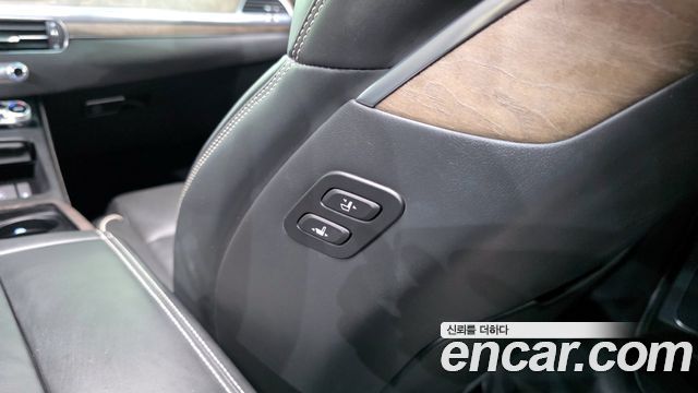 Genesis G90 2019 — photo 30