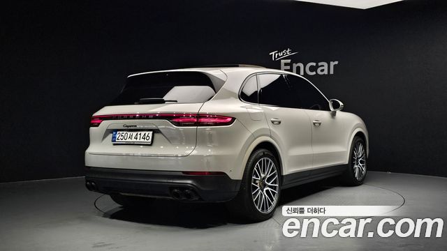 Porsche Cayenne 2023 — photo 2