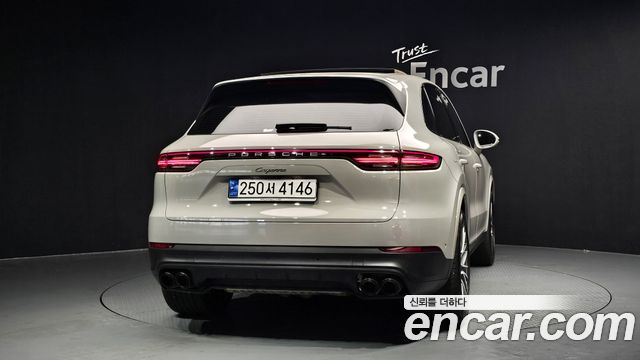 Porsche Cayenne 2023 — photo 4