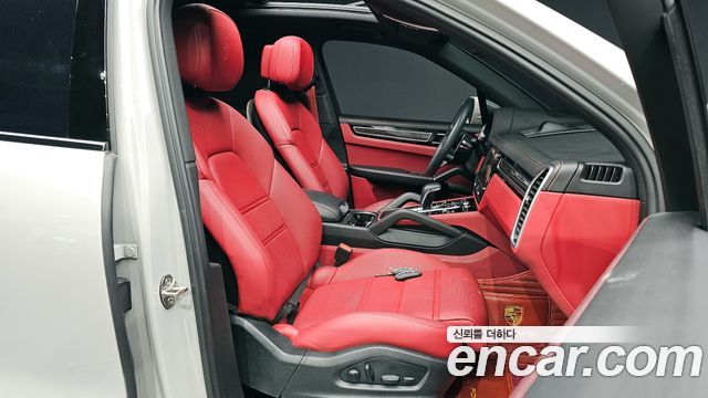 Porsche Cayenne 2023 — photo 17