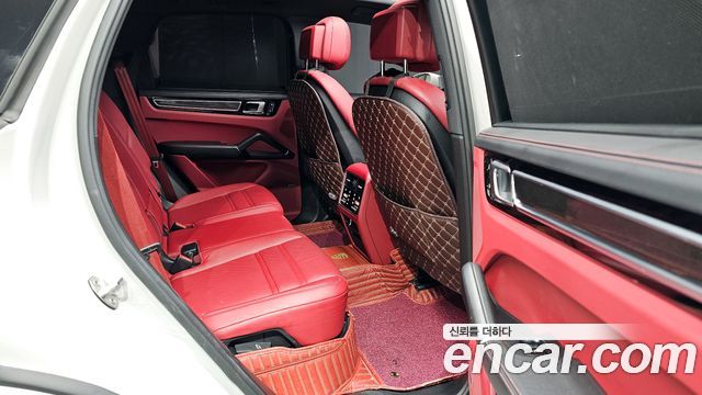 Porsche Cayenne 2023 — photo 18