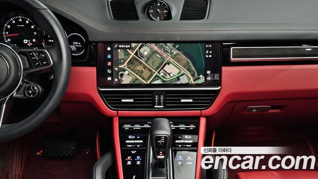 Porsche Cayenne 2023 — photo 21