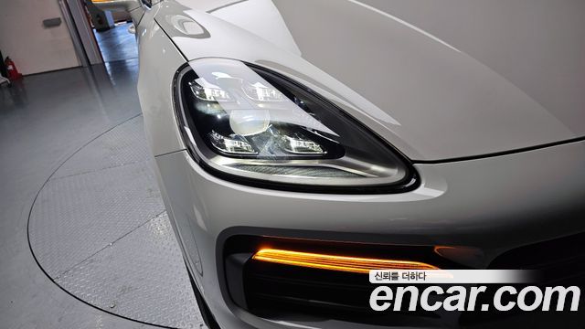Porsche Cayenne 2023 — photo 8