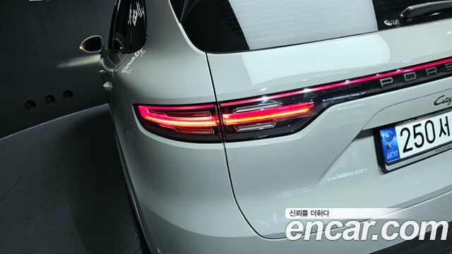 Porsche Cayenne 2023 — photo 9