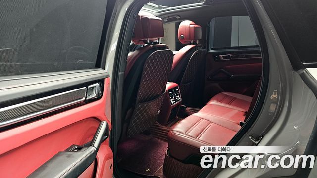 Porsche Cayenne 2023 — photo 16