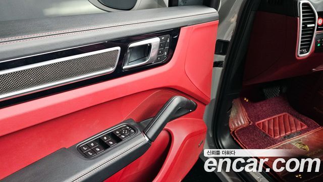 Porsche Cayenne 2023 — photo 30