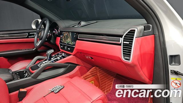 Porsche Cayenne 2023 — photo 31