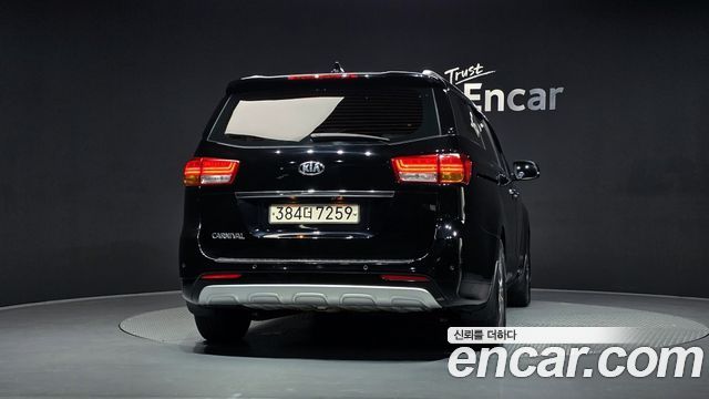 Kia Canival 2018 — photo 4