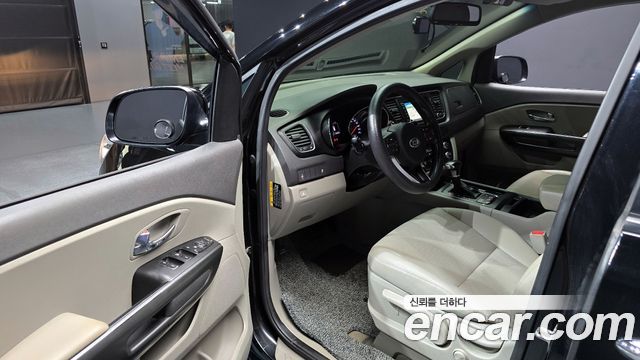 Kia Canival 2018 — photo 10