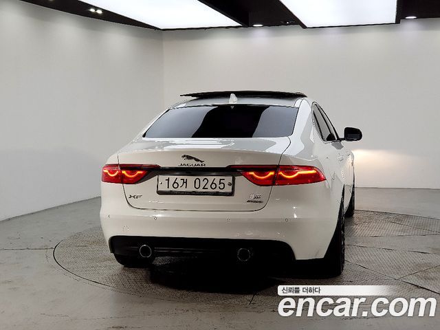 Jaguar XF 2016 — photo 3