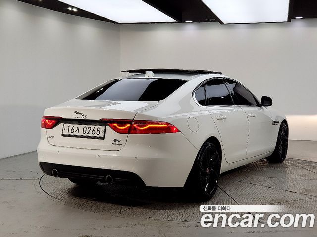Jaguar XF 2016 — photo 4