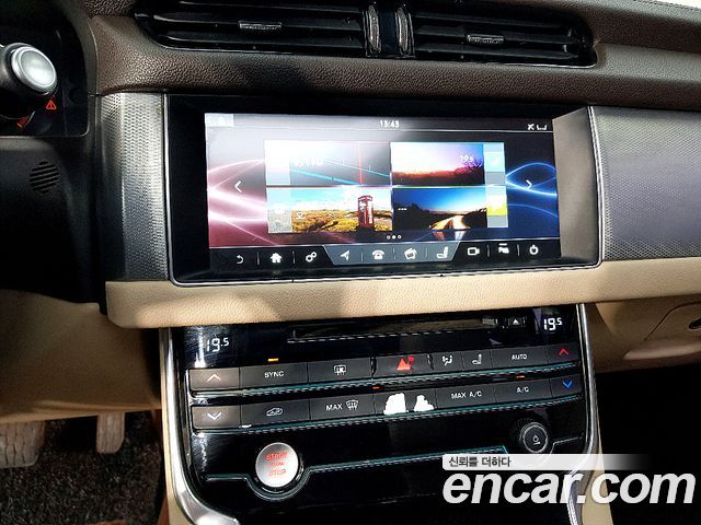 Jaguar XF 2016 — photo 13