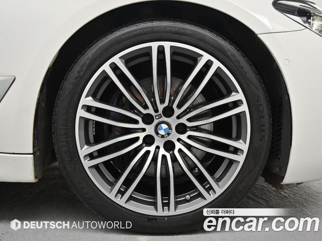 BMW 5-Series 2019 — photo 5
