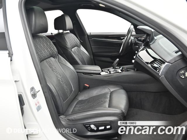 BMW 5-Series 2019 — photo 10