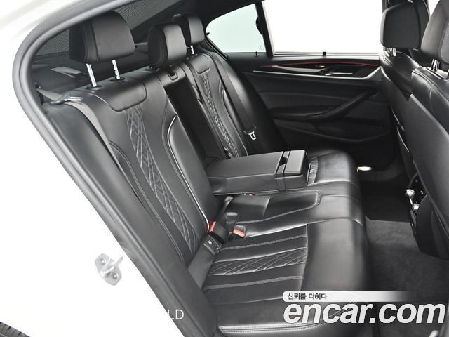 BMW 5-Series 2019 — photo 12