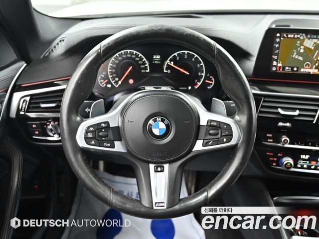 BMW 5-Series 2019 — photo 13