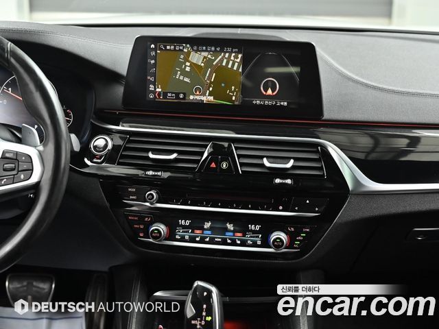 BMW 5-Series 2019 — photo 14