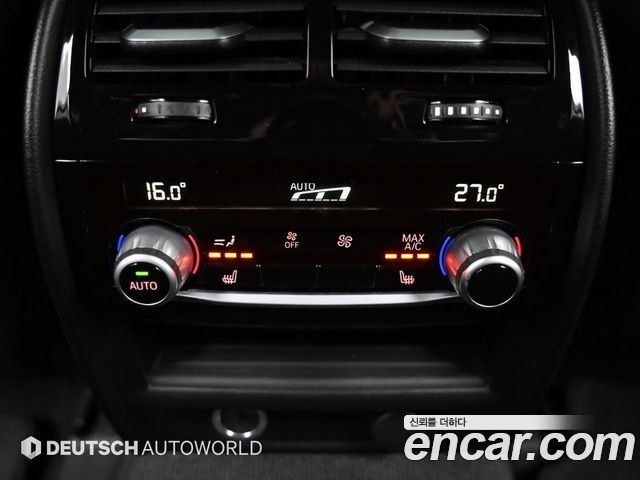 BMW 5-Series 2019 — photo 16