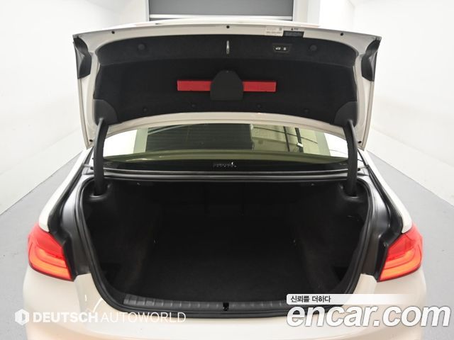 BMW 5-Series 2019 — photo 19